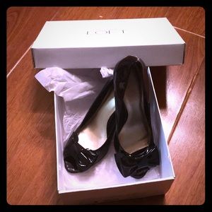 Ann Taylor LOFT opened toed, bow detail heels